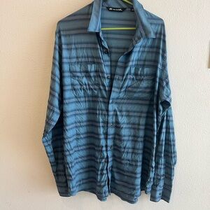 Travis Mathew Men’s Light Blue Striped Button Up Shirt Size Large